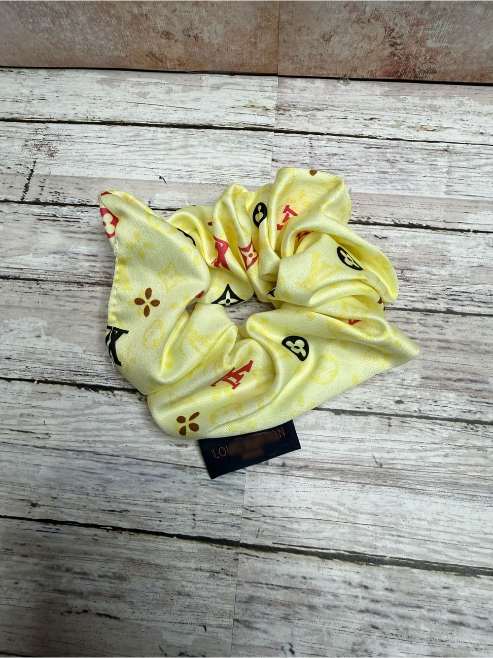 💯 Silk Fashion monogram emblem hair tie scrunchie
